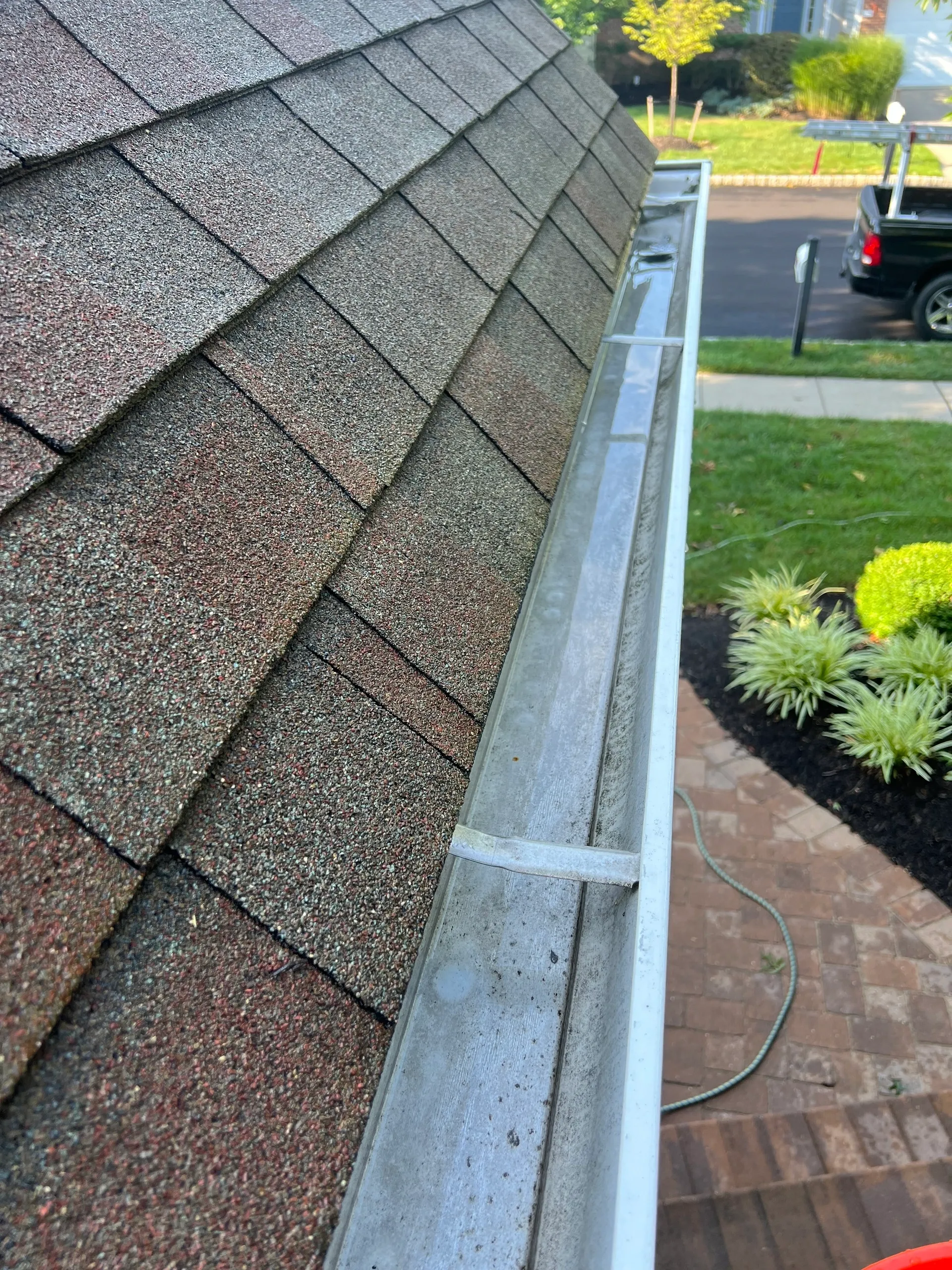 How to Choose the Right Gutter Cleaning Company: A Quick Guide